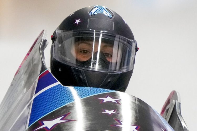 Humphries has big lead for US at midpoint of Olympic monobob
